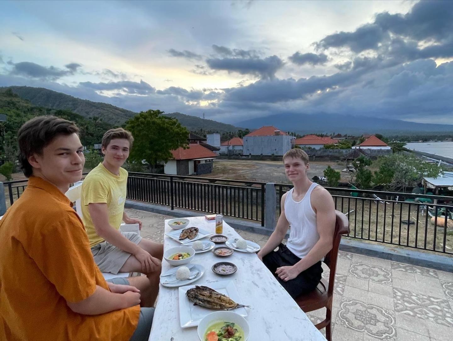 The Bbq Guest House Amed  Ngoại thất bức ảnh